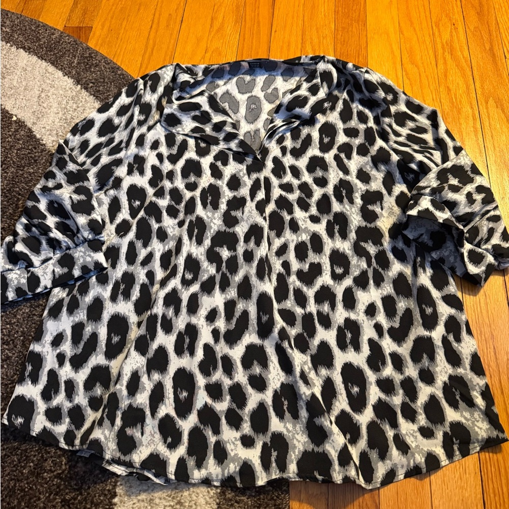 SHEIN Black and Gray Leopard Print Short Sleeve Top